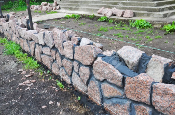 Pagar Logam Berlapis Emas